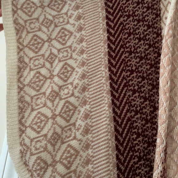 Short sleeve maroon and cream cardigan - Picture 2 of 5